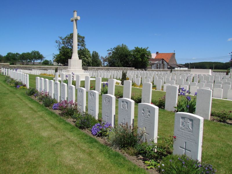 Oostaverne Wood Cemetery